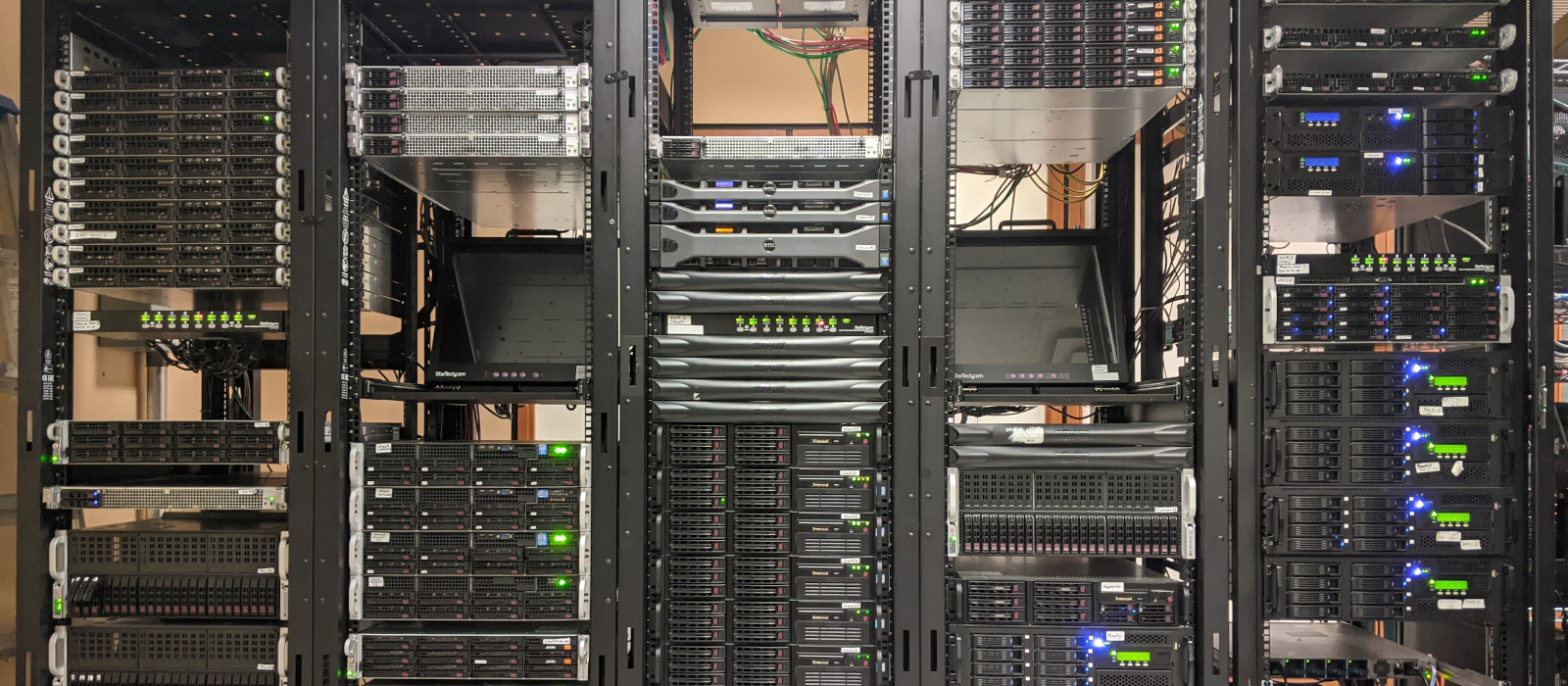 Imagen del slider (dedicado), servidores-dedicados-racks-datacenter-data-center.jpg